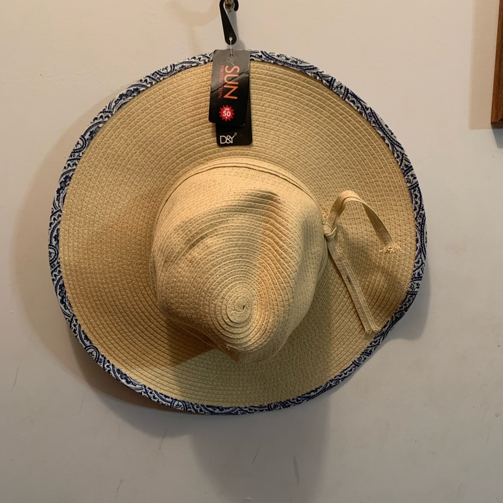 Adorable sun hat- new with tag!